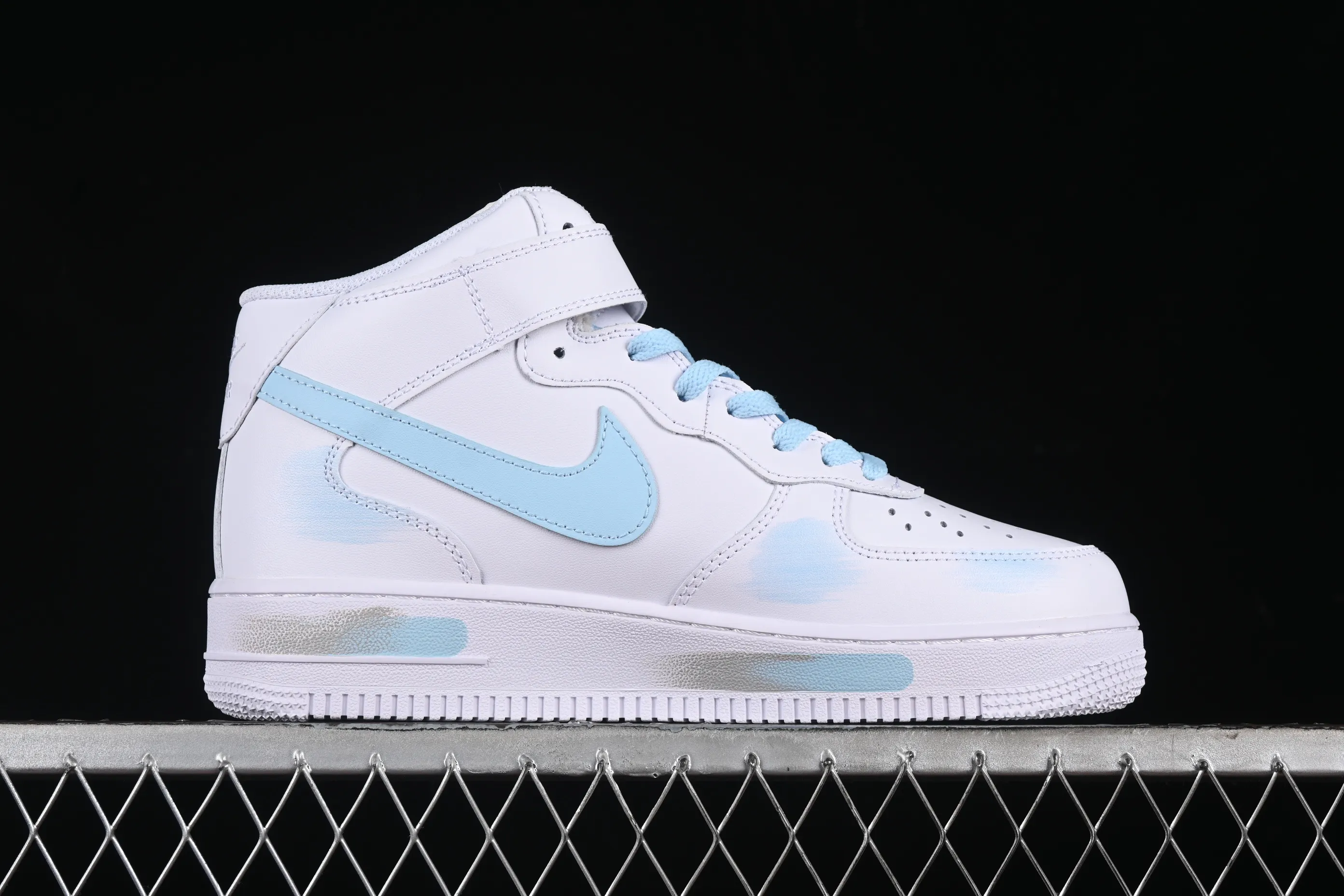 All categories Nk Air Force 1 Air Force series Nk Air Force 1 Mid Air Force mid-top Nk Air Force 1'07 Mid sky blue Hand-painted fracture Three hook shadow Air Force 1 strap mid-top casual sneakers CW2289-111